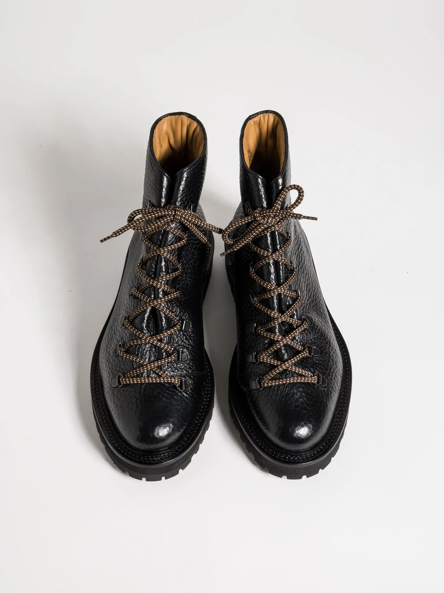 MAGNUS BLACK sold by Jacques Soloviere product image thumbnail 3