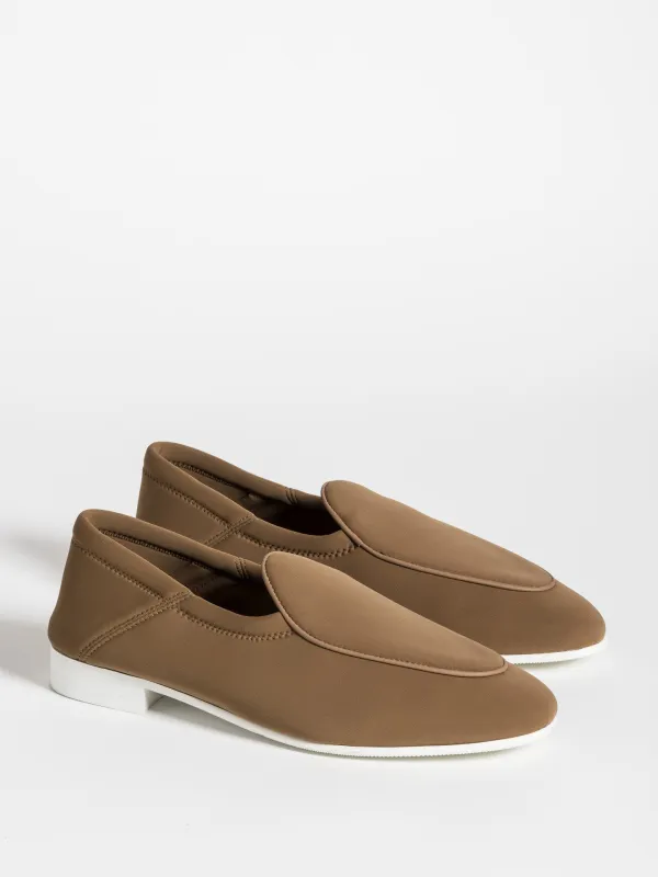 CHRIS BOAT BEIGE made by Jacques Soloviere