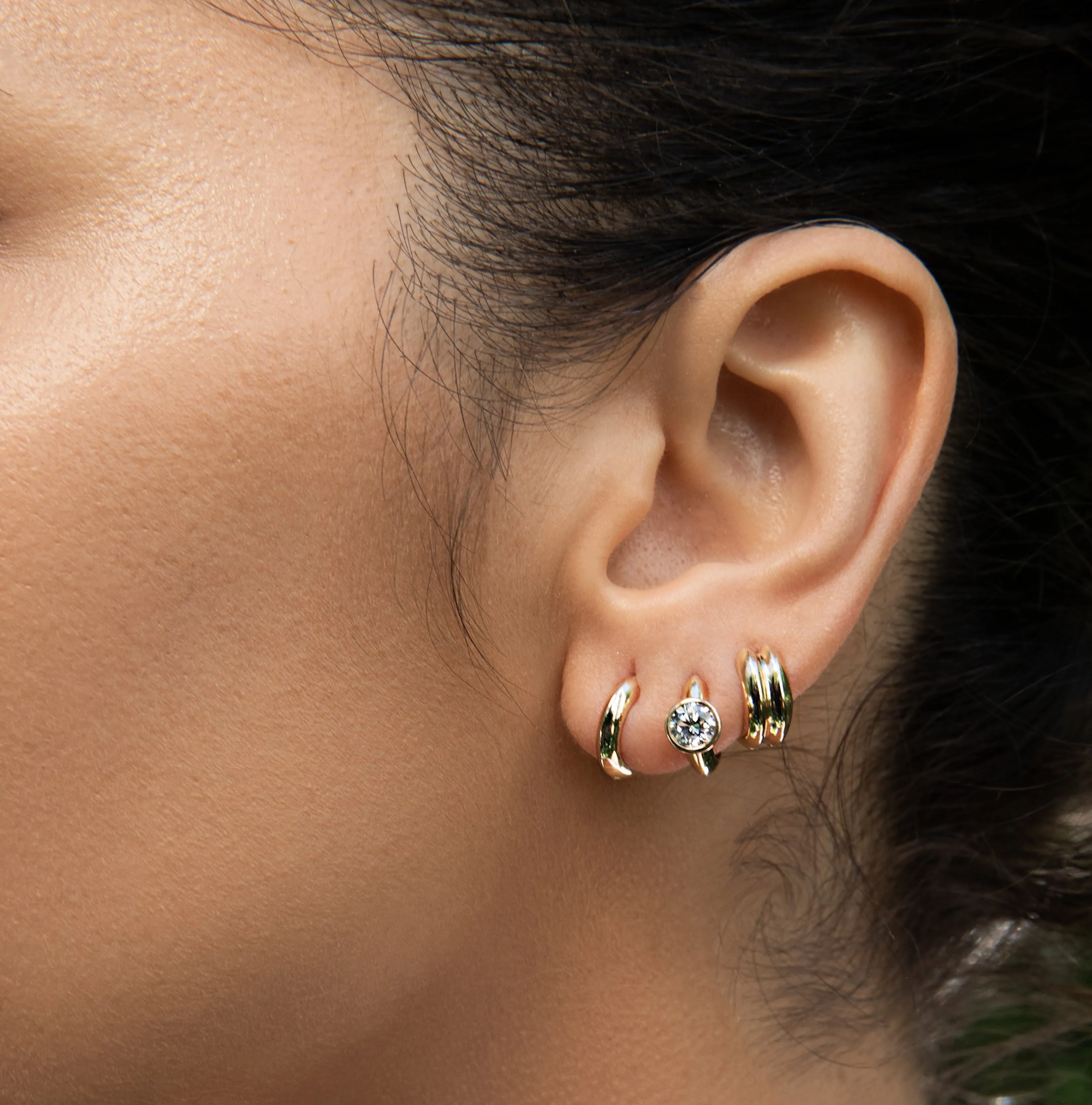 Gold Double Knife Edge Hoop sold by Sophie Ratner product image thumbnail 4