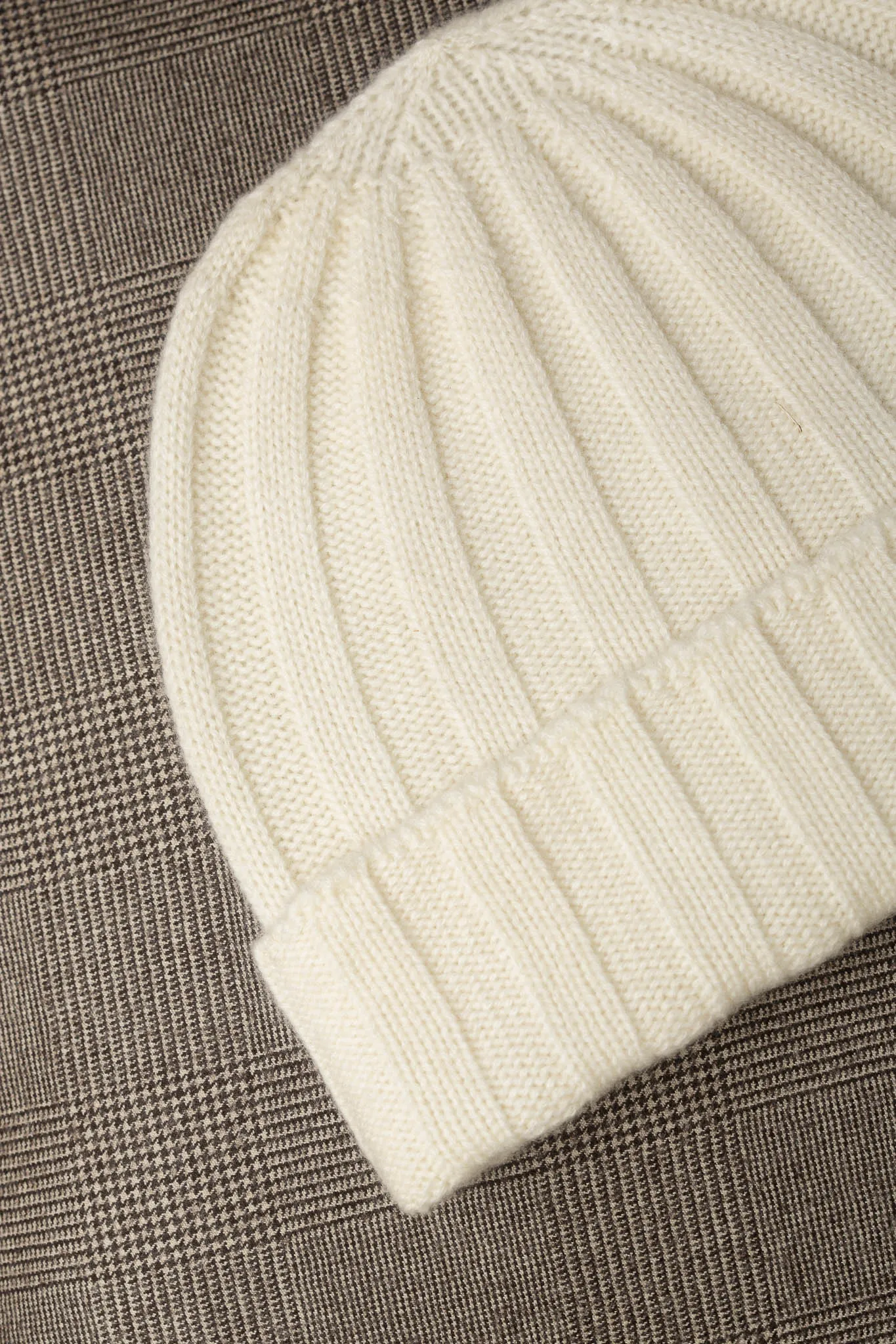 White Cashmere rib knit beanie - Made in Italy sold by Pini Parma