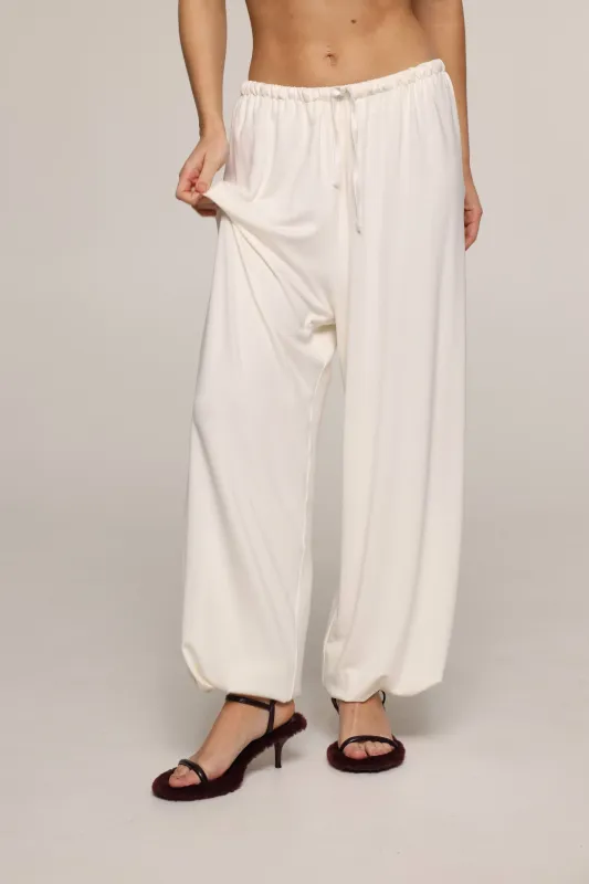 Anastasia - joggers - White sold by The Robe