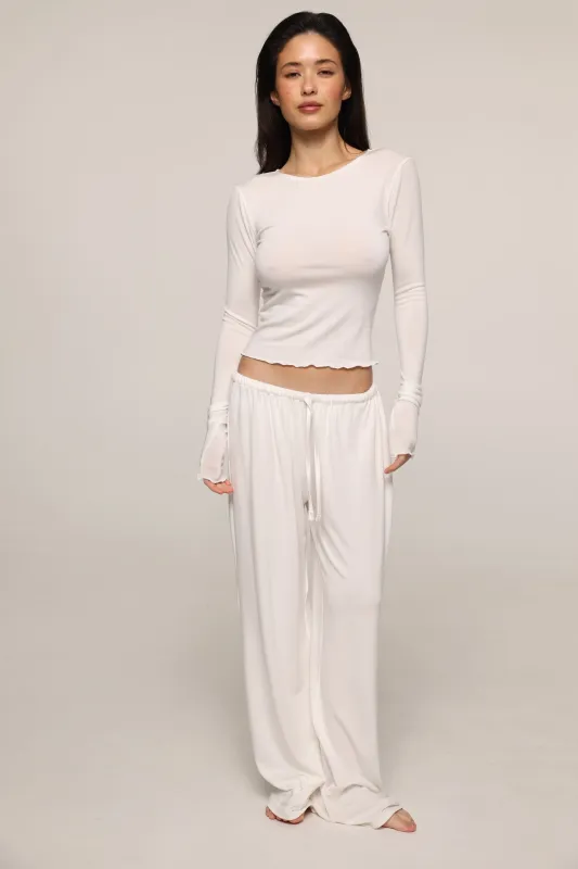 Amelia - long pants - White made by The Robe