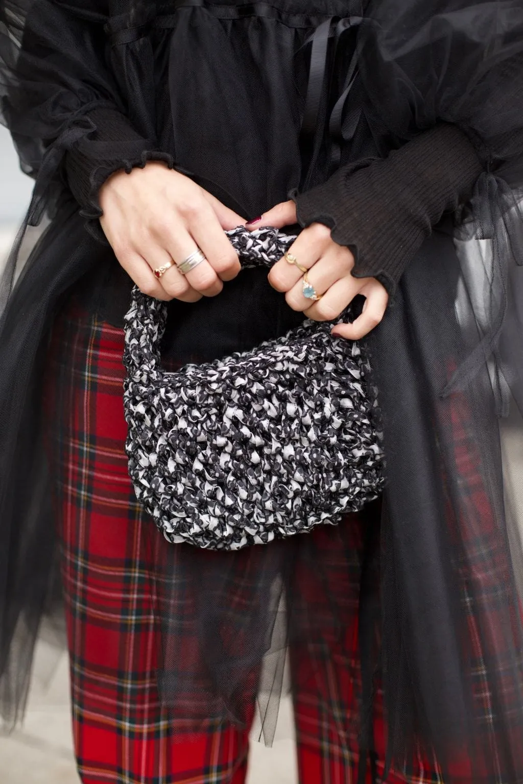 Medium Knitted Bag Daisy Black and White sold by Eliza Faulkner product image thumbnail 2