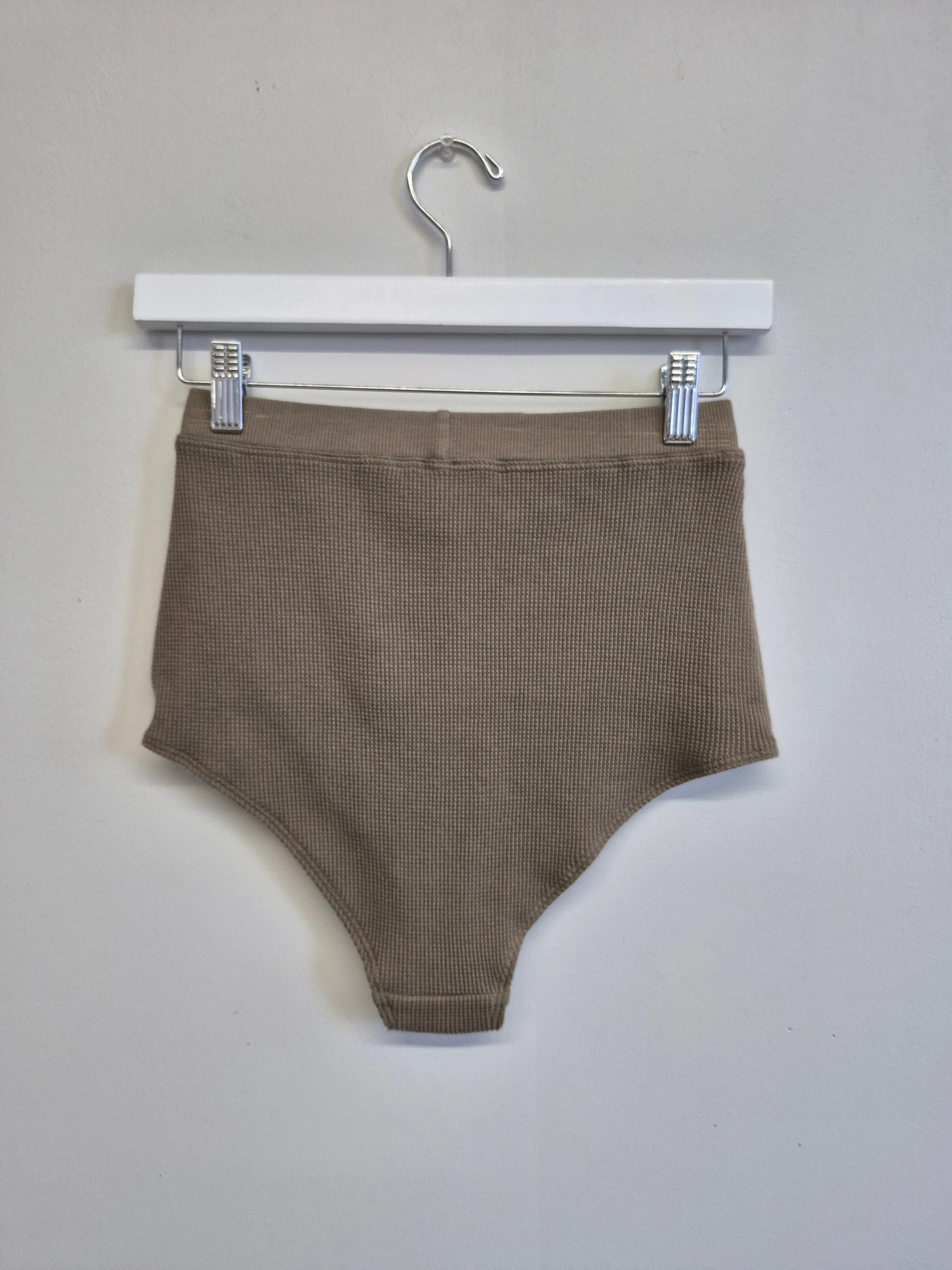 Sample Ula Panty Olive sold by Eliza Faulkner product image thumbnail 3
