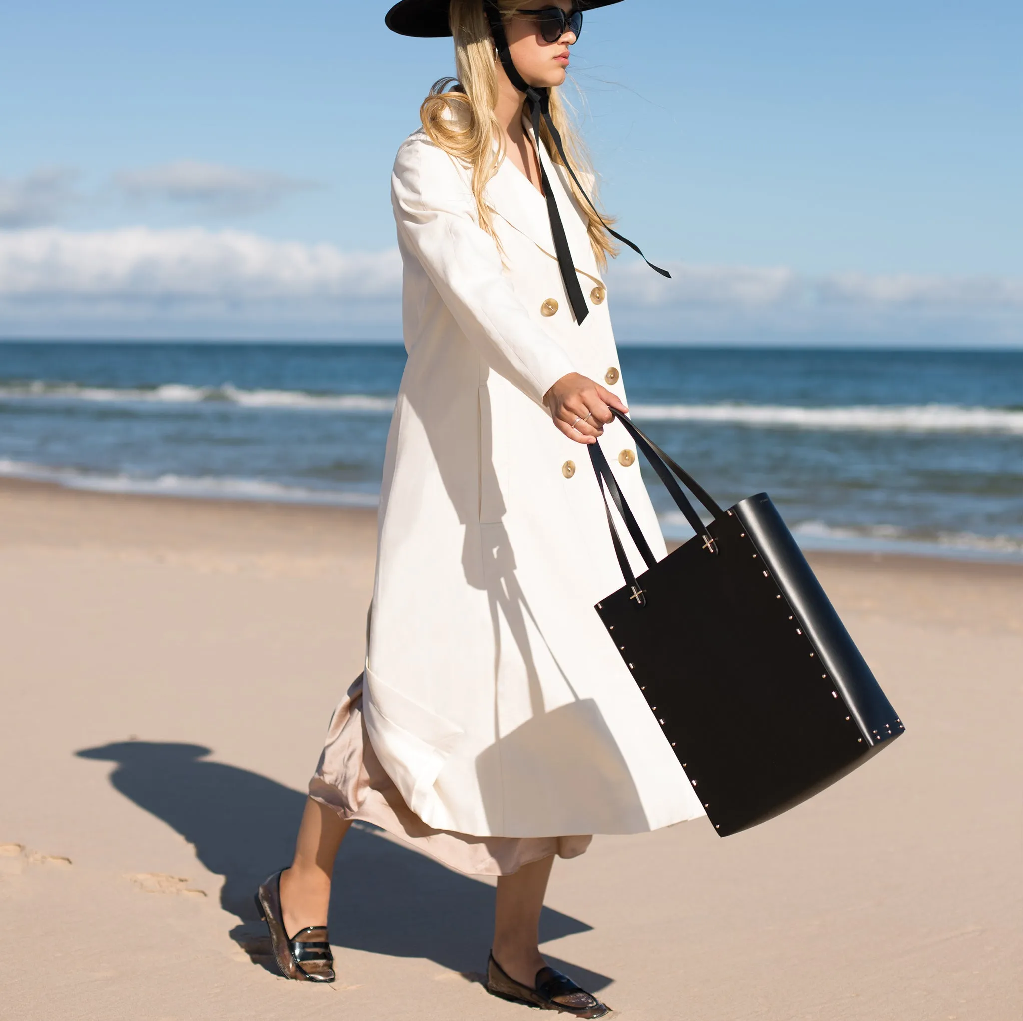 ARENA in black sold by Partoem product image thumbnail 5