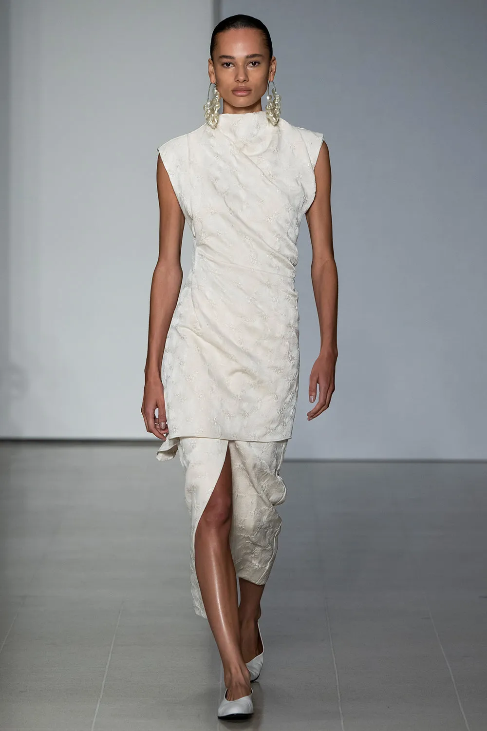 Kamari Top White sold by TOVE product image thumbnail 3