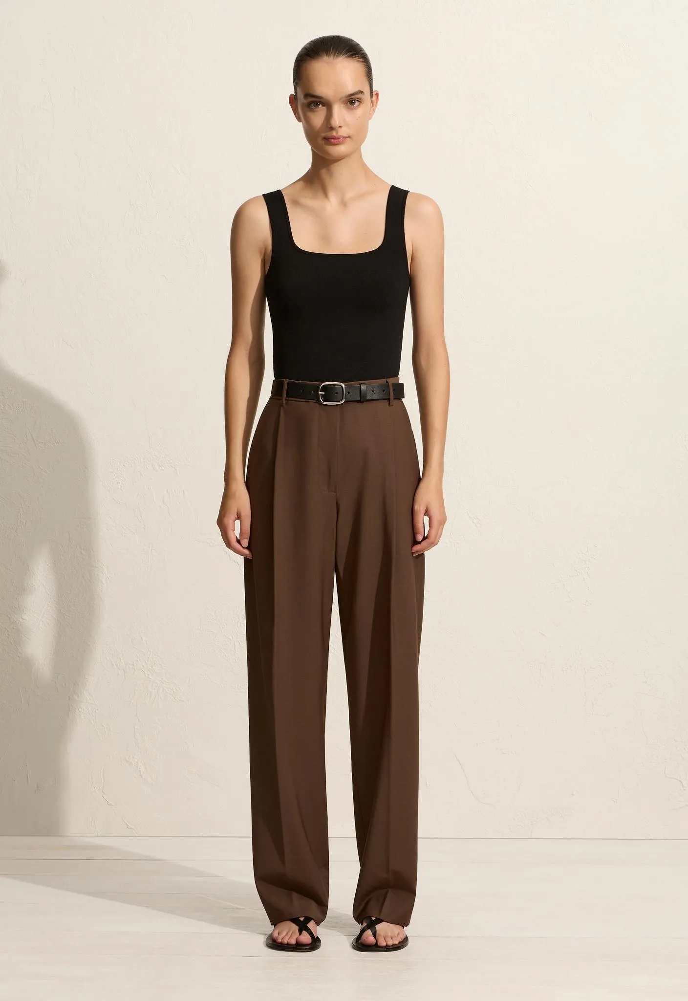 Relaxed Tailored Pleat Trouser - Coffee sold by Matteau