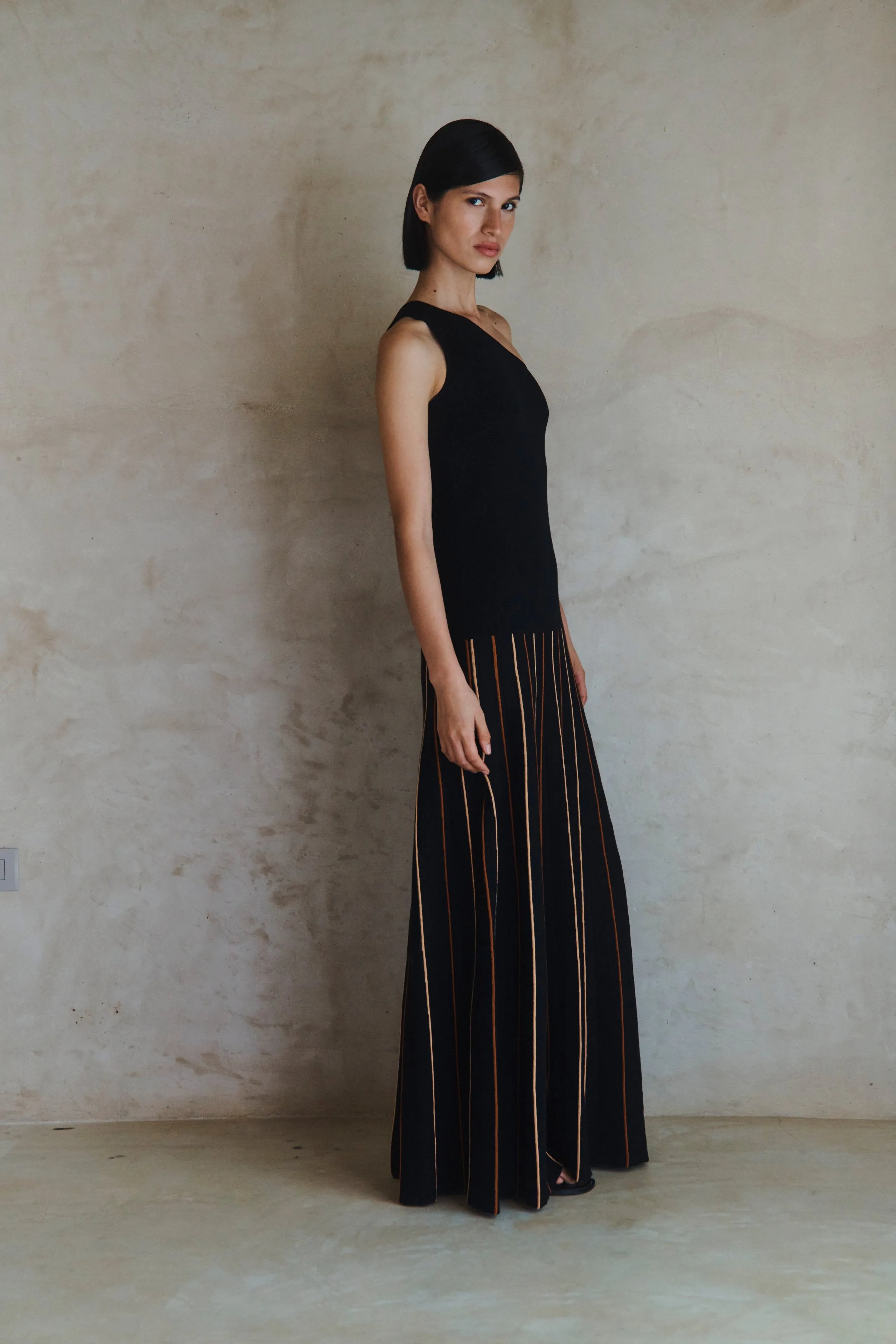 MANGLAR ONE SHOULDER MAXI DRESS | BLACK sold by ESCVDO product image thumbnail 4