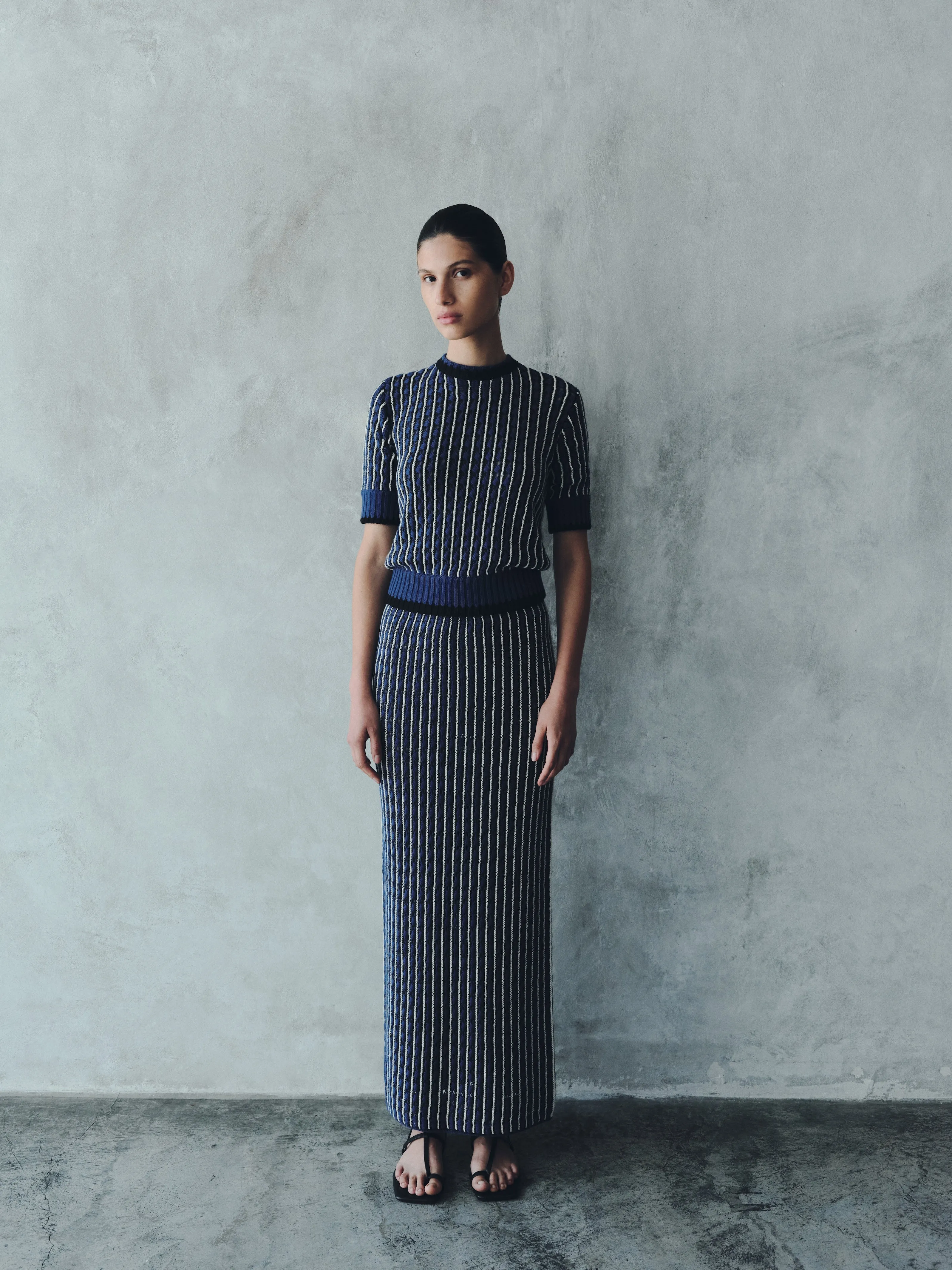 APU MIDI SKIRT | ELECTRIC BLUE - BLACK sold by ESCVDO product image thumbnail 2