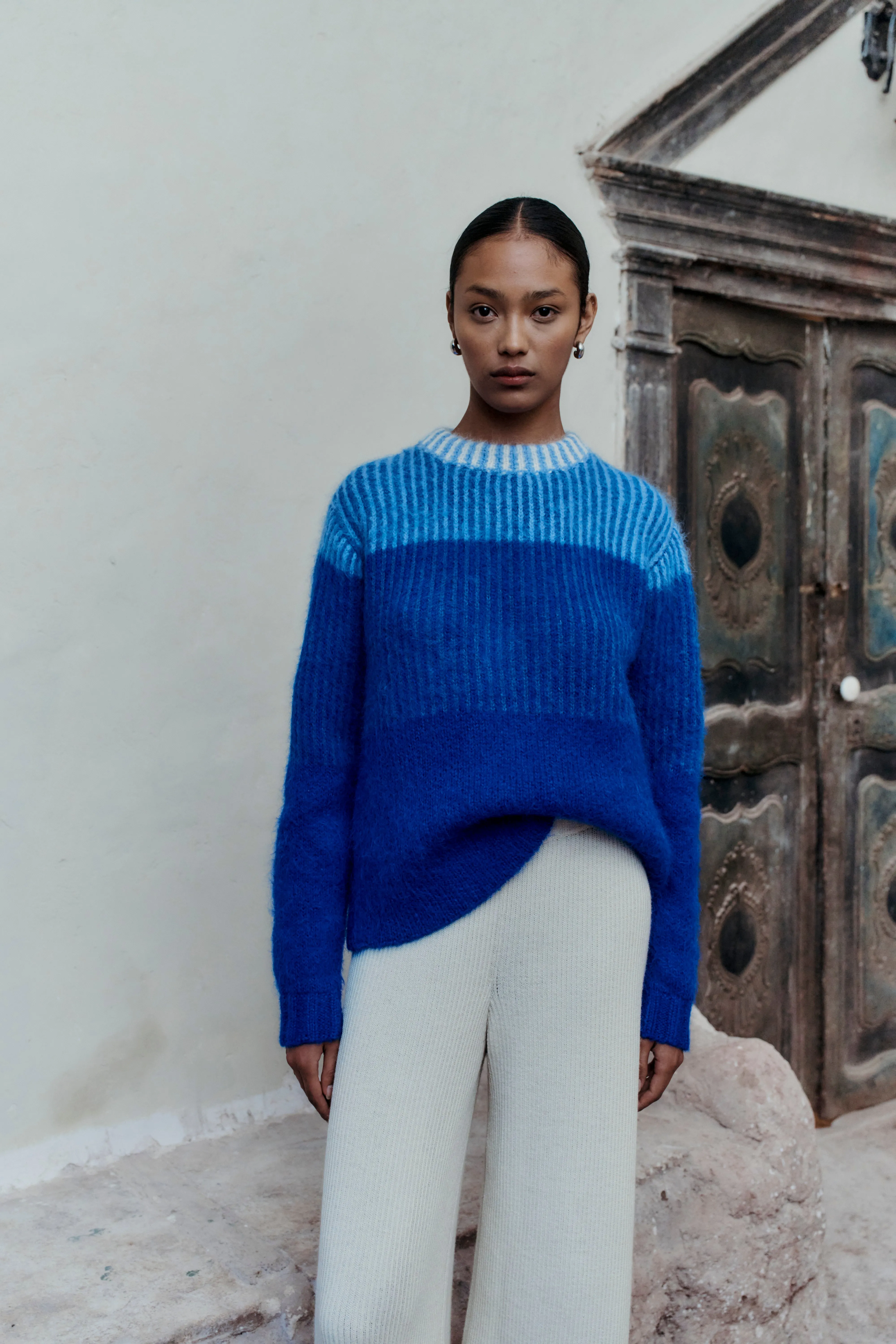 COCHA SWEATER | BLUES - IVORY sold by ESCVDO product image thumbnail 3