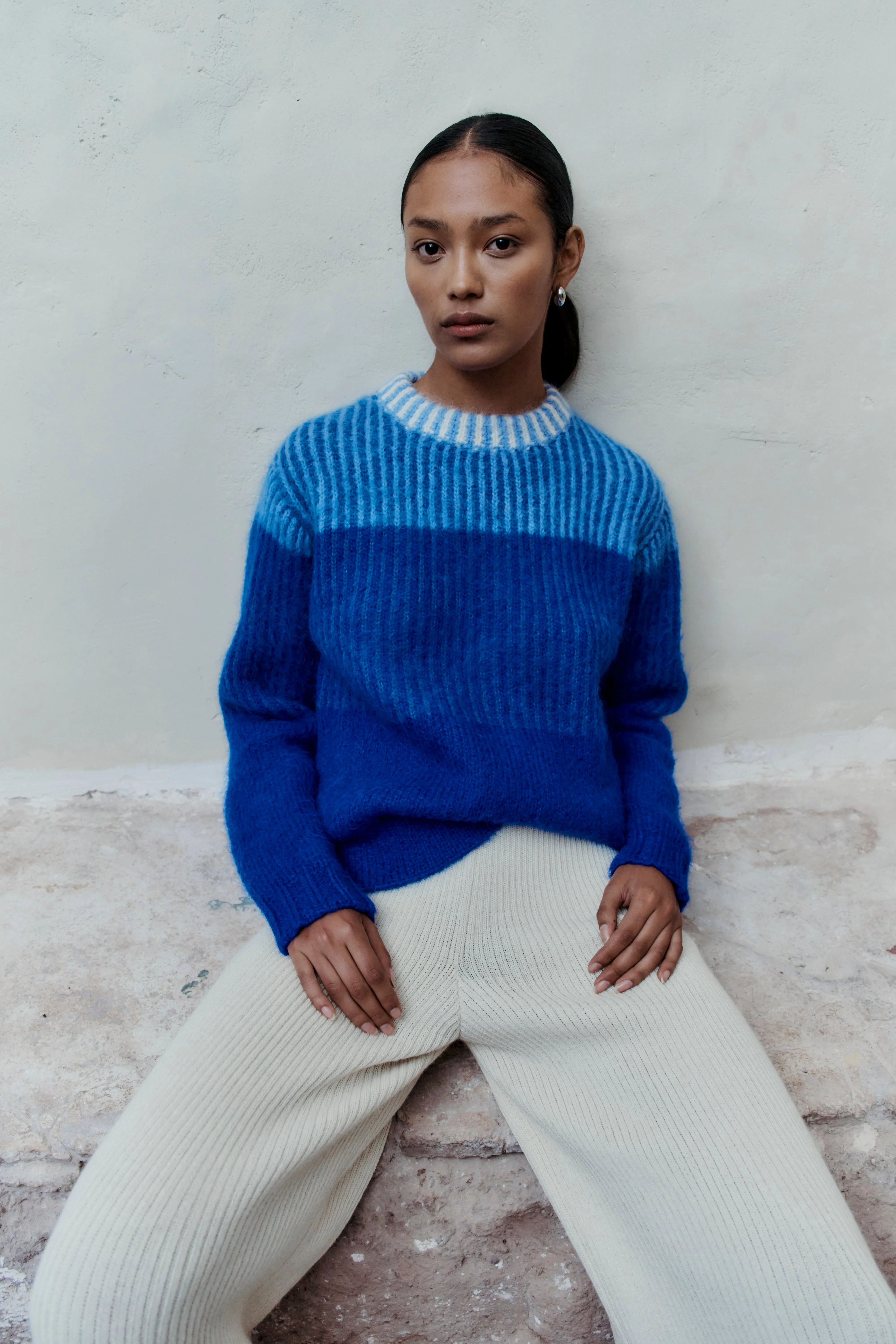 COCHA SWEATER | BLUES - IVORY sold by ESCVDO product image thumbnail 2