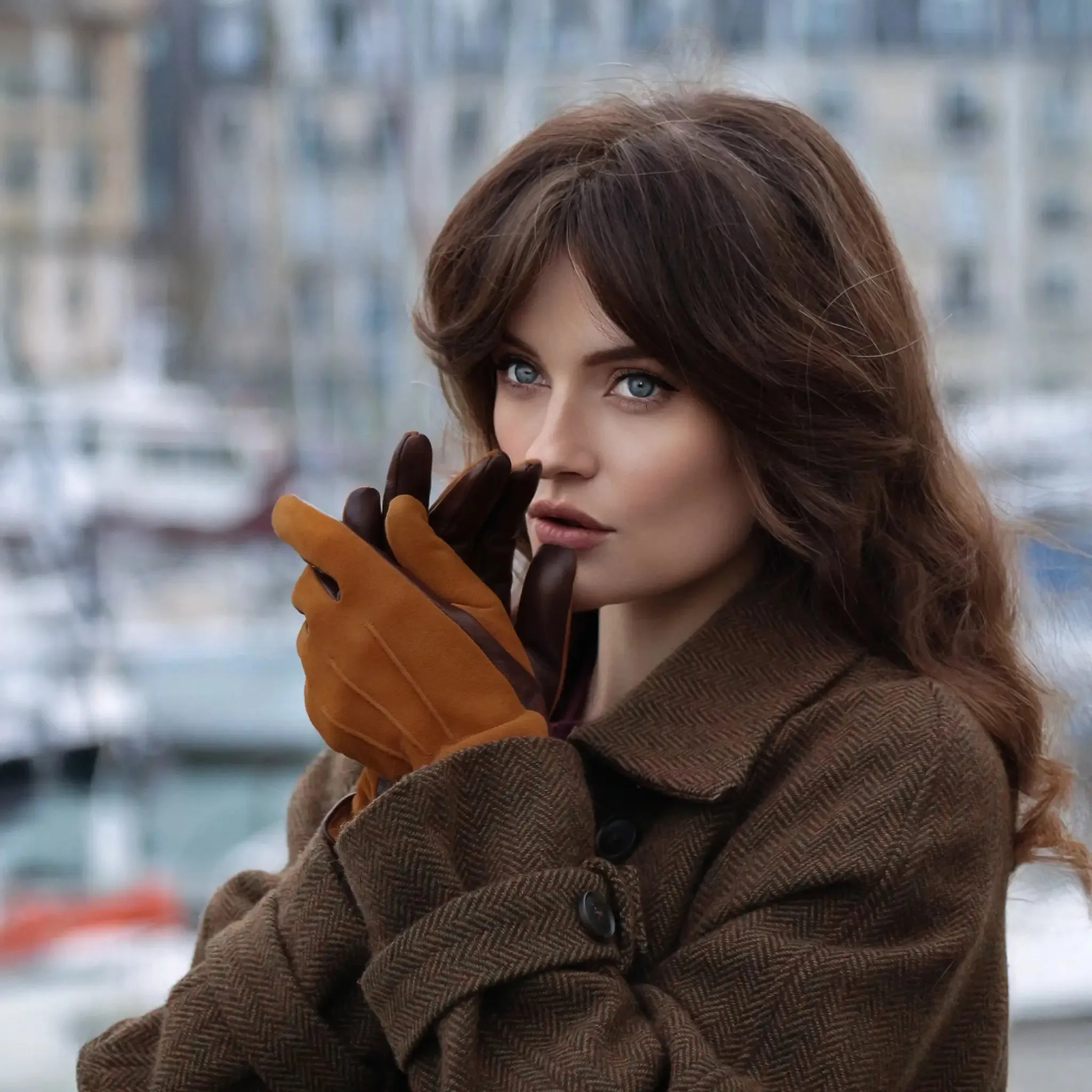 Leather & Suede Camel Driving Gloves sold by Welligogs product image thumbnail 2