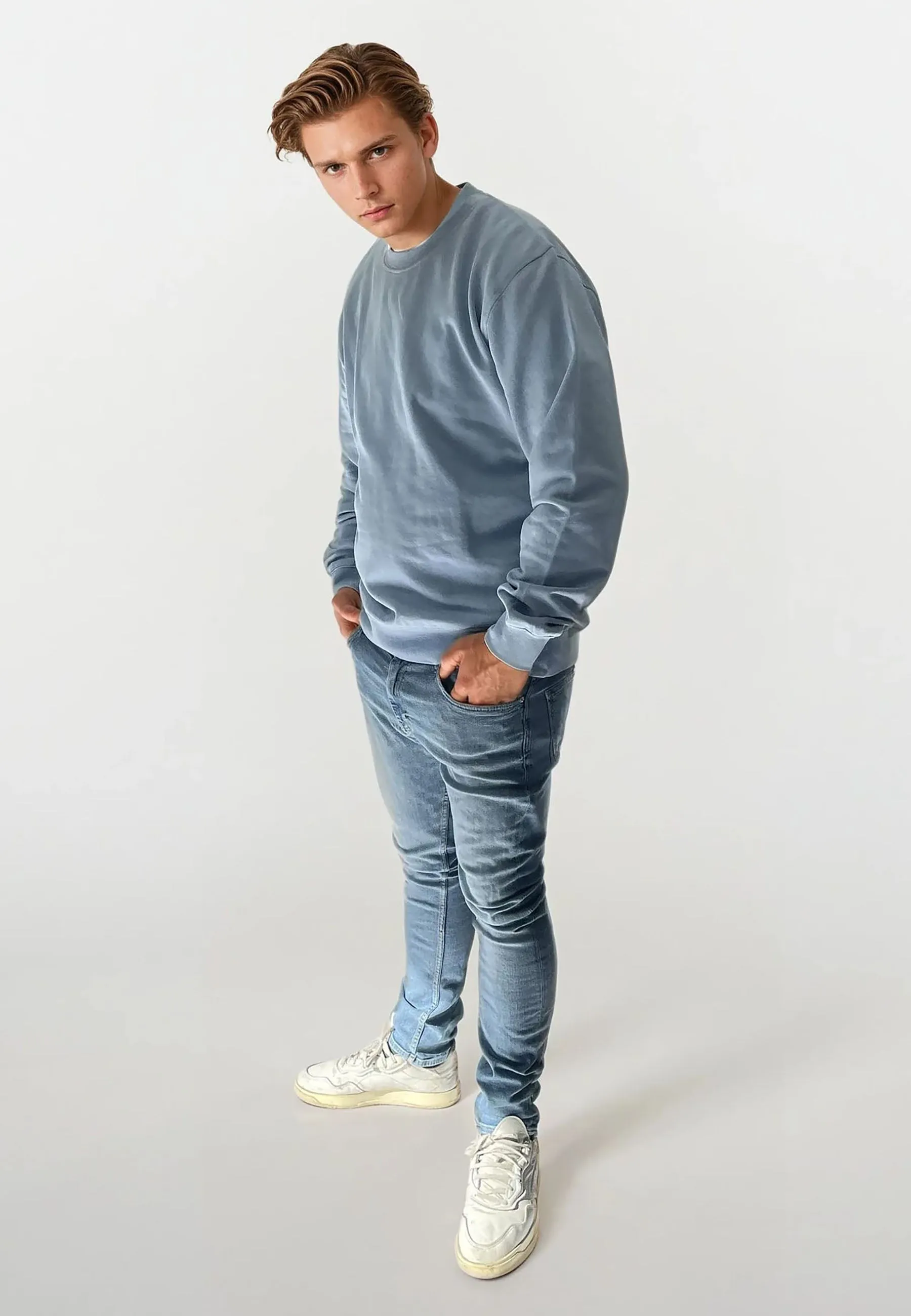 Johannes Crewneck Garment Dyed - Light Blue sold by Legends