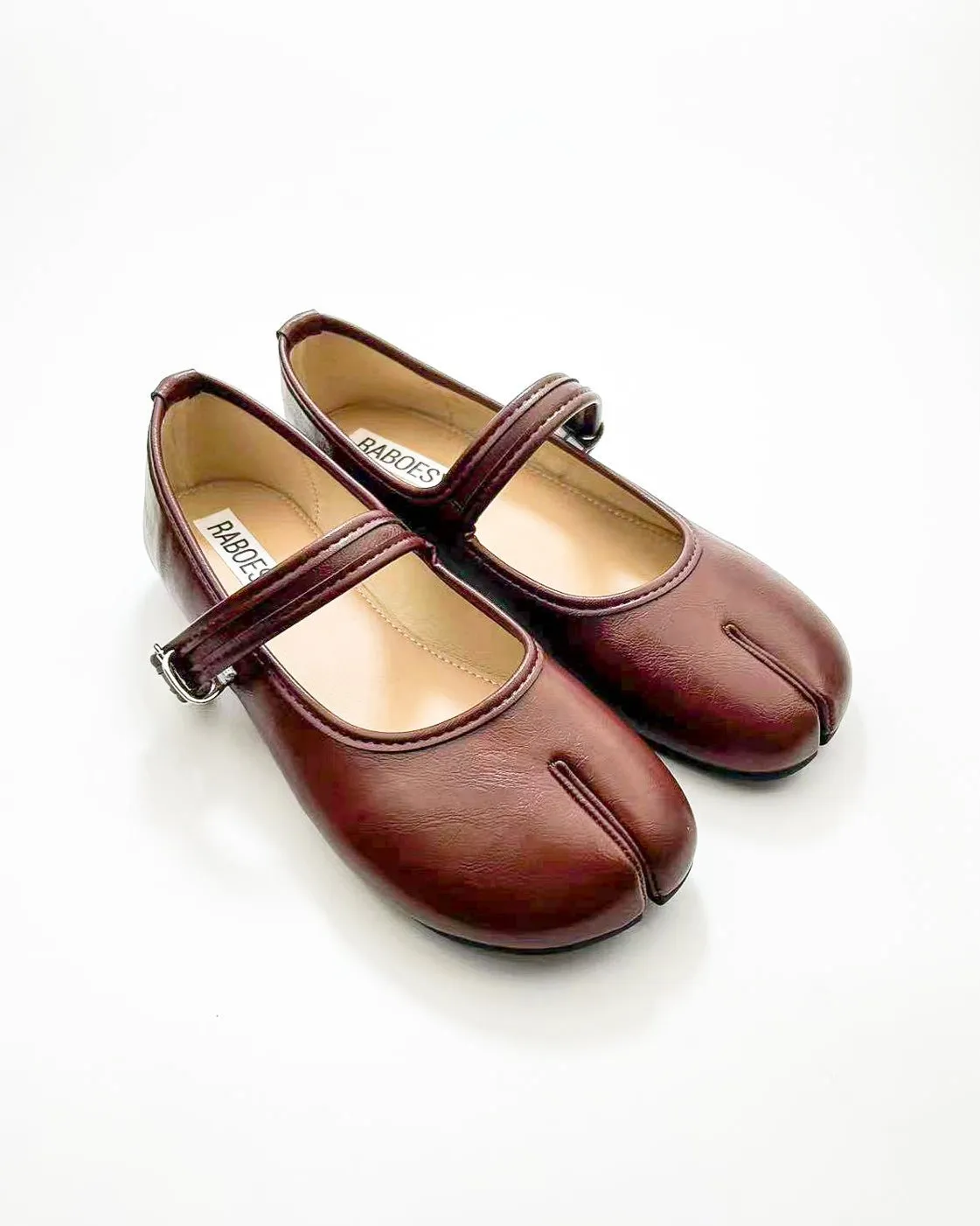 Round Toe Tabi Flats sold by Raboesy
