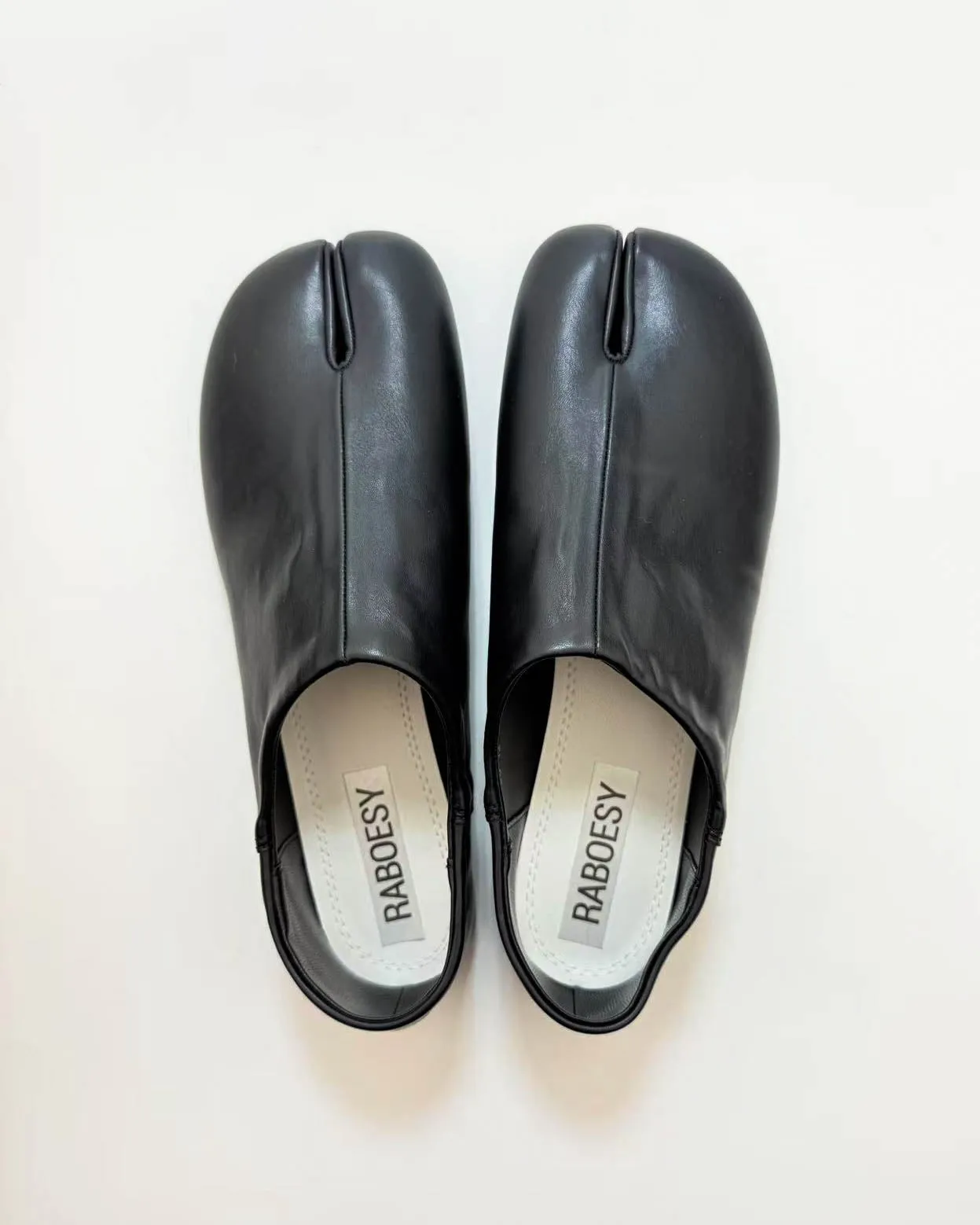 Simple Tabi Ballet Flats sold by Raboesy
