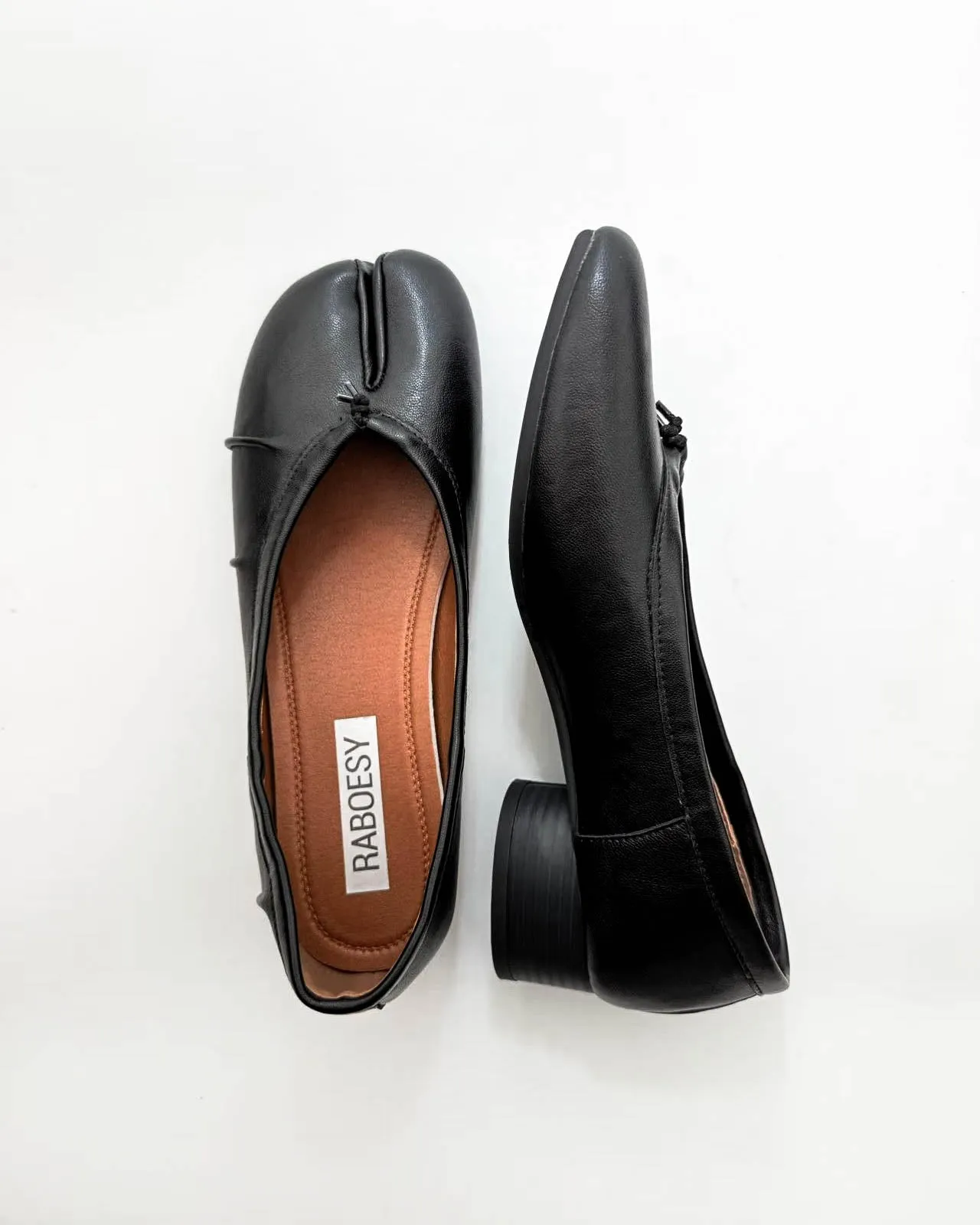 Wrinkles Tabi Pumps sold by Raboesy