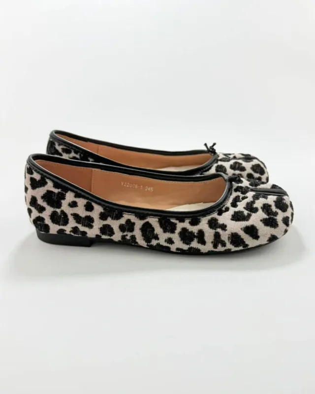 Knitted Tabi Ballet Flats sold by Raboesy