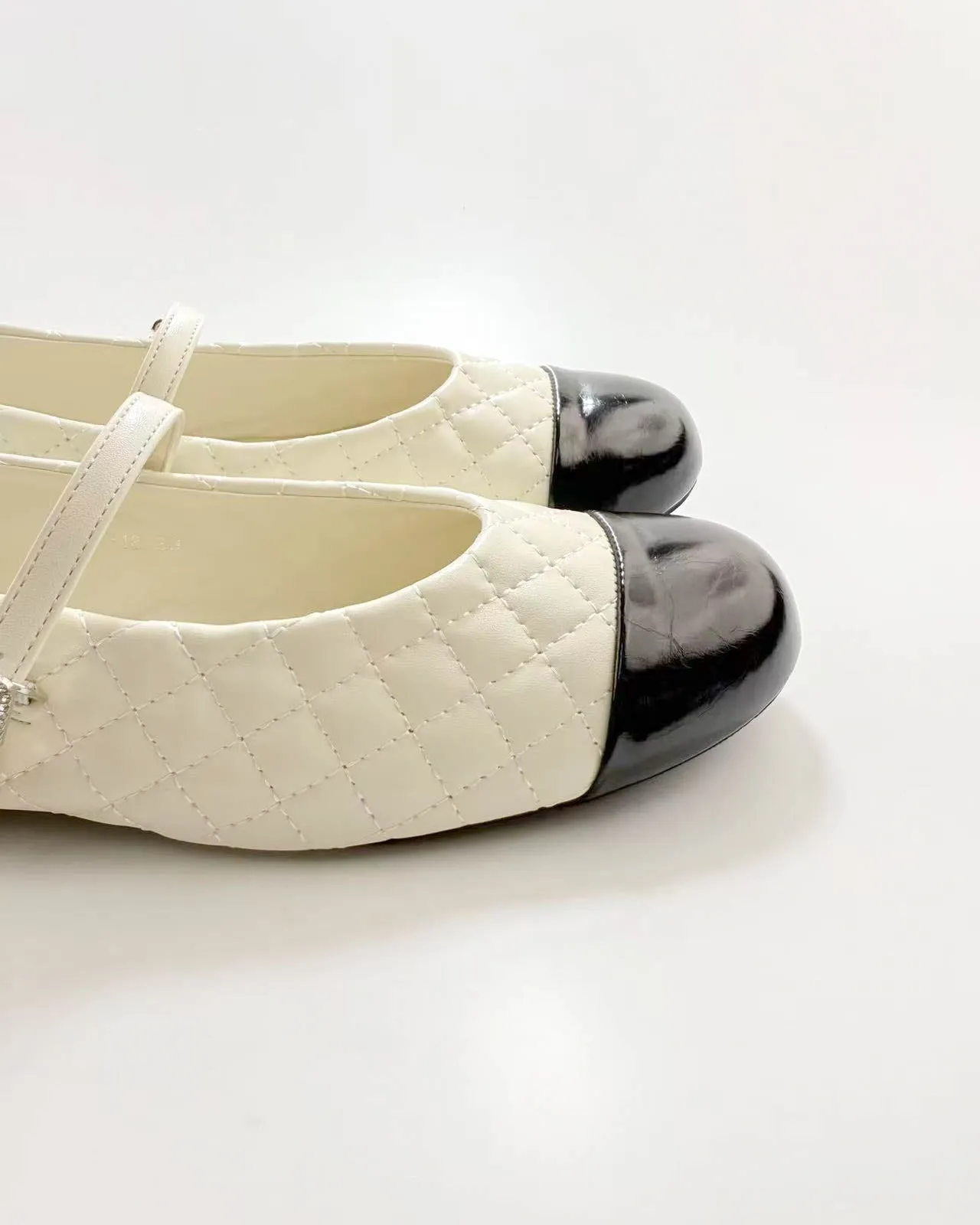 Quilted Color Block Ballet Flats sold by Raboesy product image thumbnail 5