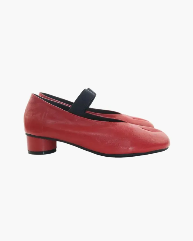 Singe Elastic Band Tabi Pumps sold by Raboesy