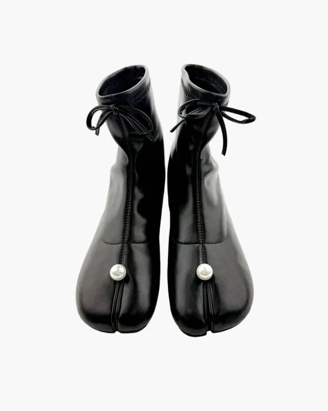 Bow Tie Pearl Tabi Boots made by Raboesy