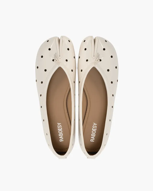 Cutout Tabi Ballet Flats made by Raboesy