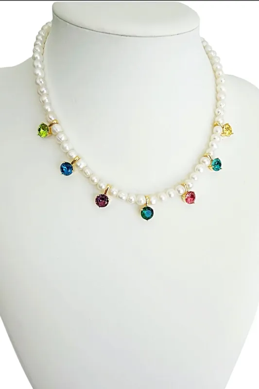 Camelia pearl necklace made by Folklore Shop