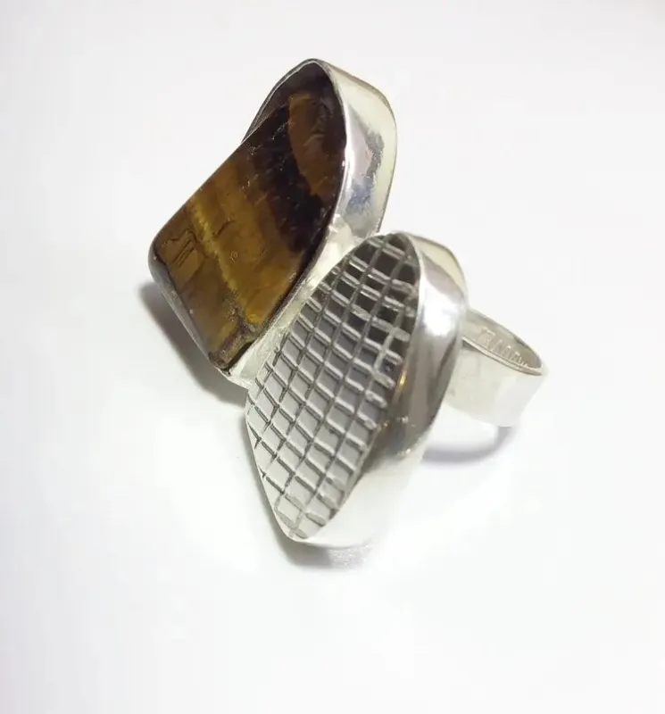 Chantoyant made by Folklore Shop