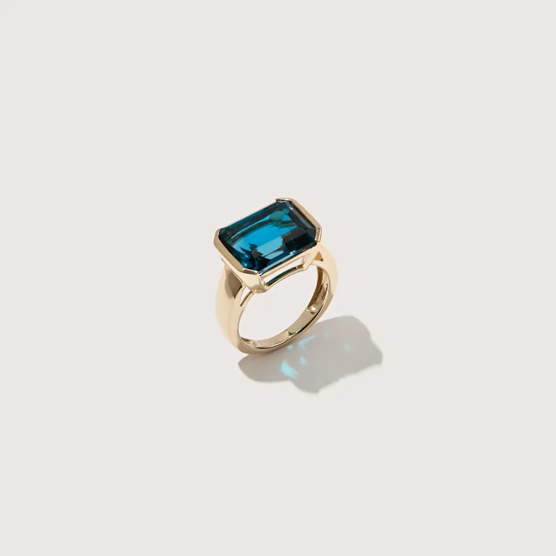 Blue Topaz Domino Ring sold by Otiumberg