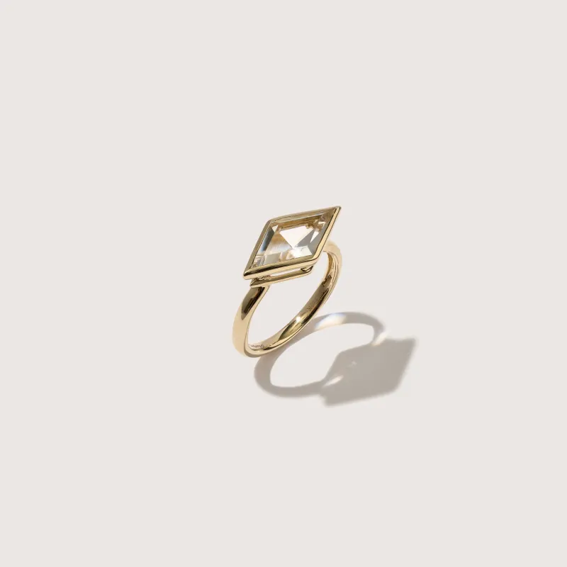 14kt Kite Domino Ring sold by Otiumberg