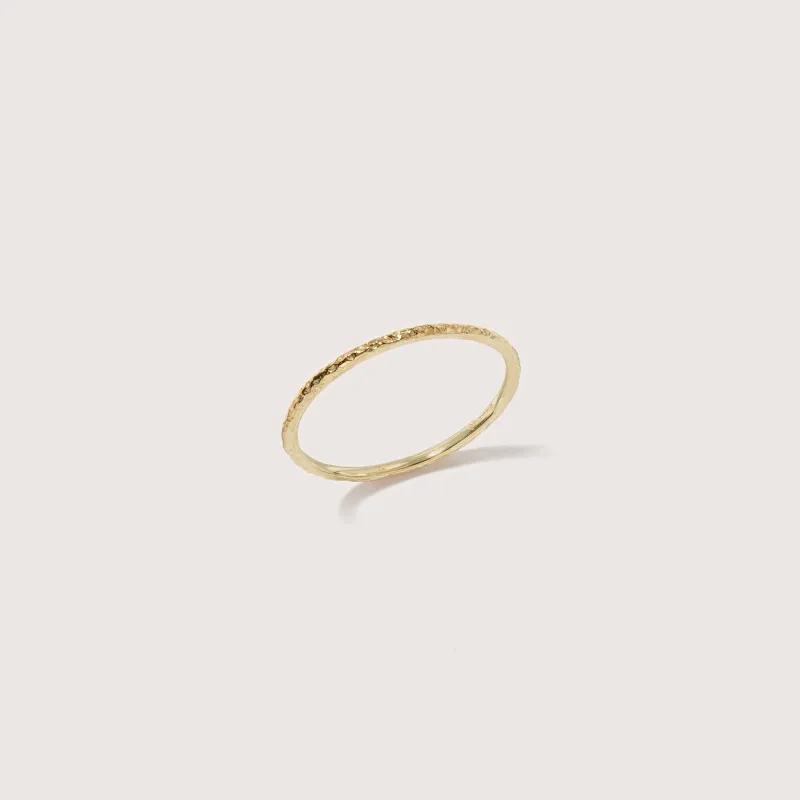 Classic Hammered Thread Ring made by Otiumberg