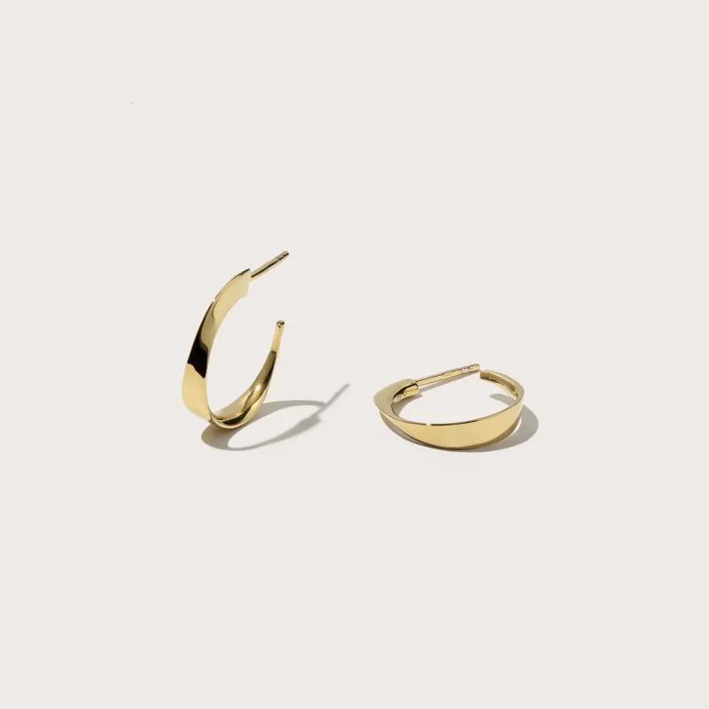 Small Twisted Wave Hoops made by Otiumberg