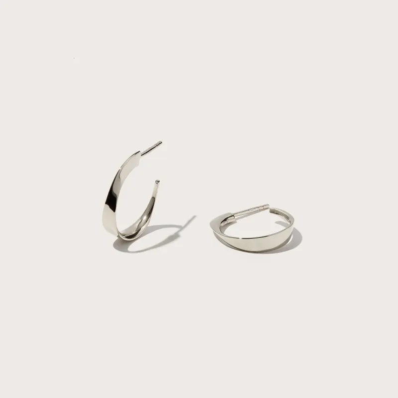Small Twisted Wave Hoops made by Otiumberg