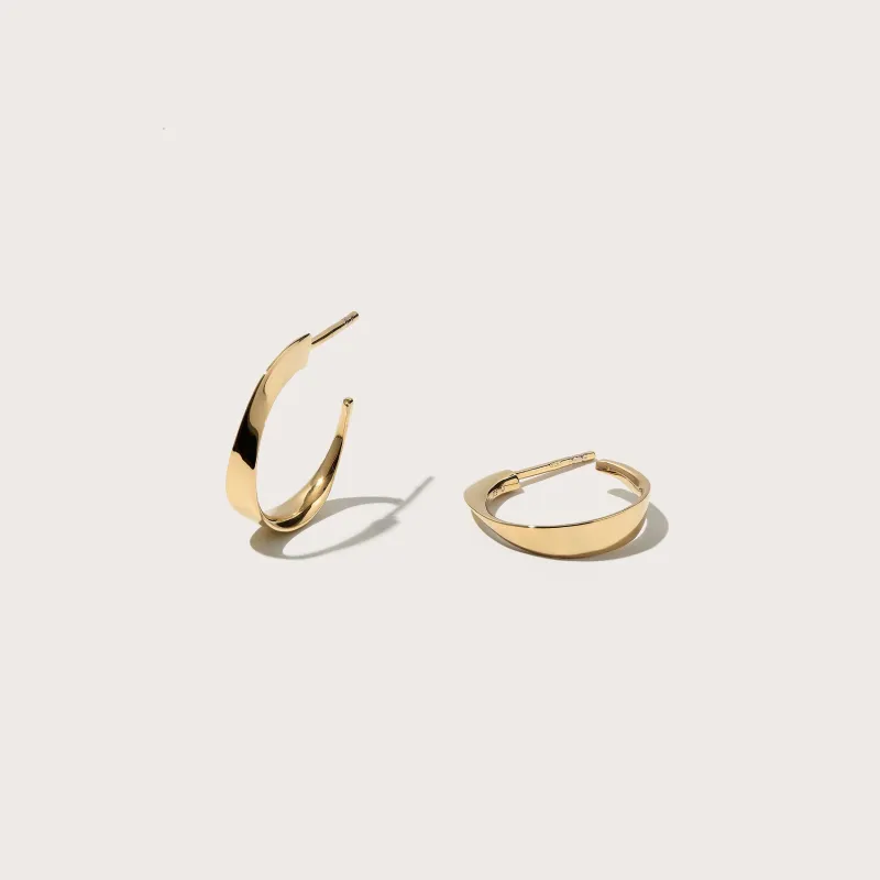 Small Twisted Wave Hoops made by Otiumberg