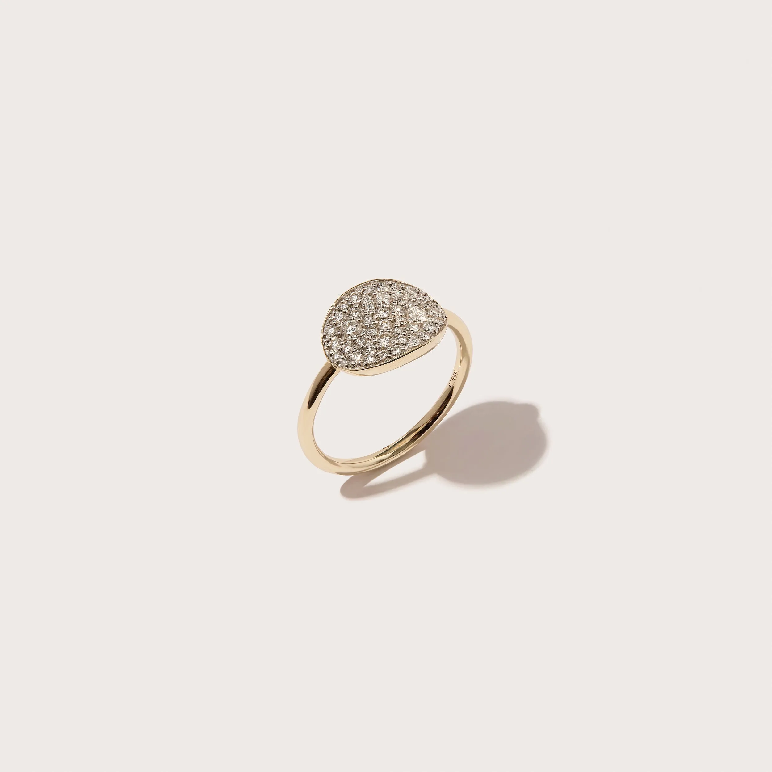 Diamond Signet Ring sold by Otiumberg