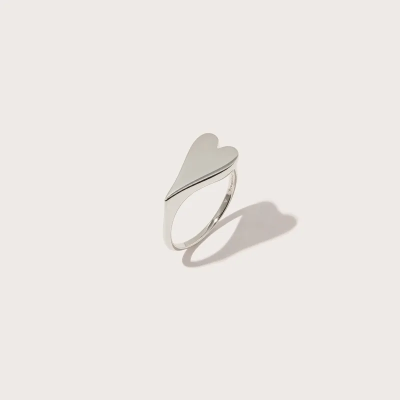Heart Signet Ring with Complimentary Hand Engraving made by Otiumberg