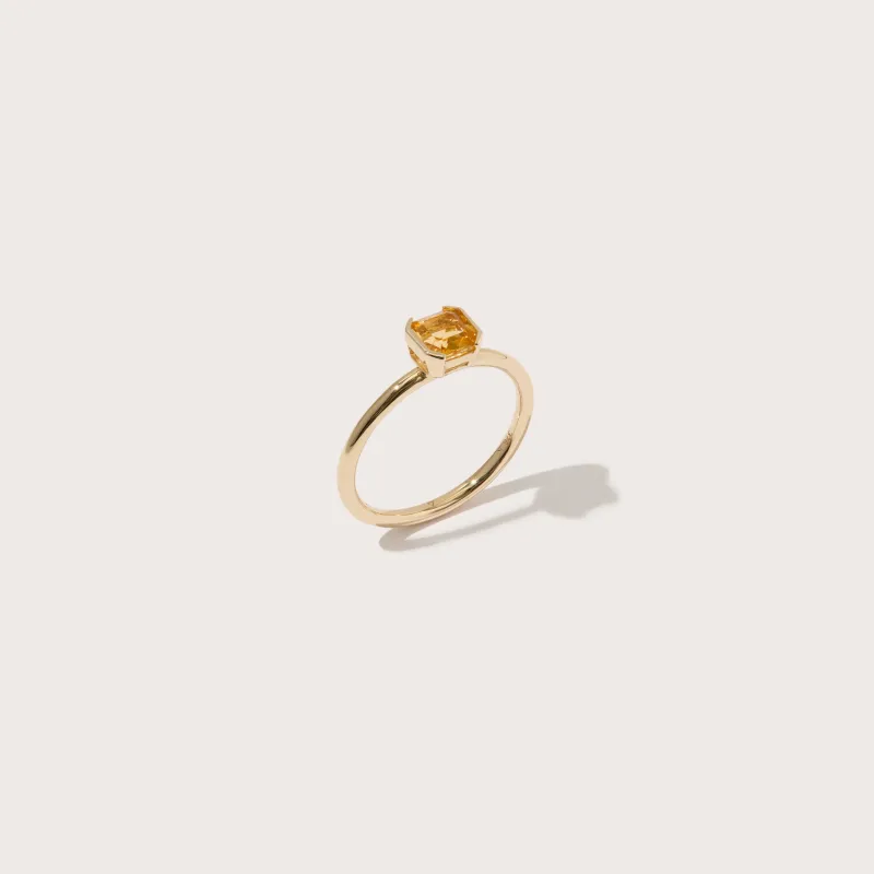 Slim Citrine Domino Ring made by Otiumberg