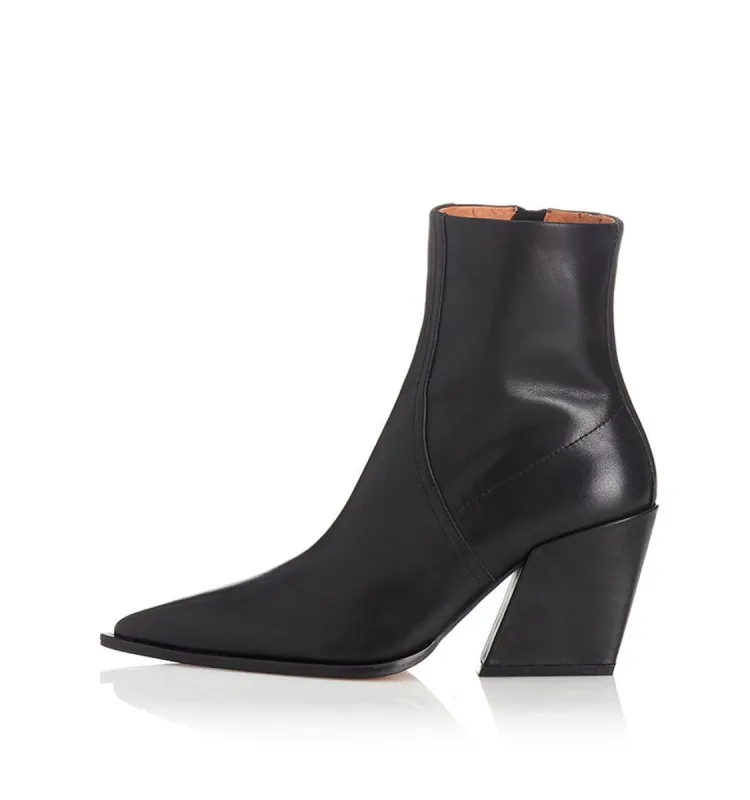 Knight sold by Alias Mae