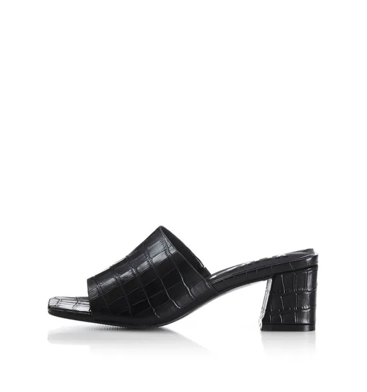 Henley - 35 sold by Alias Mae