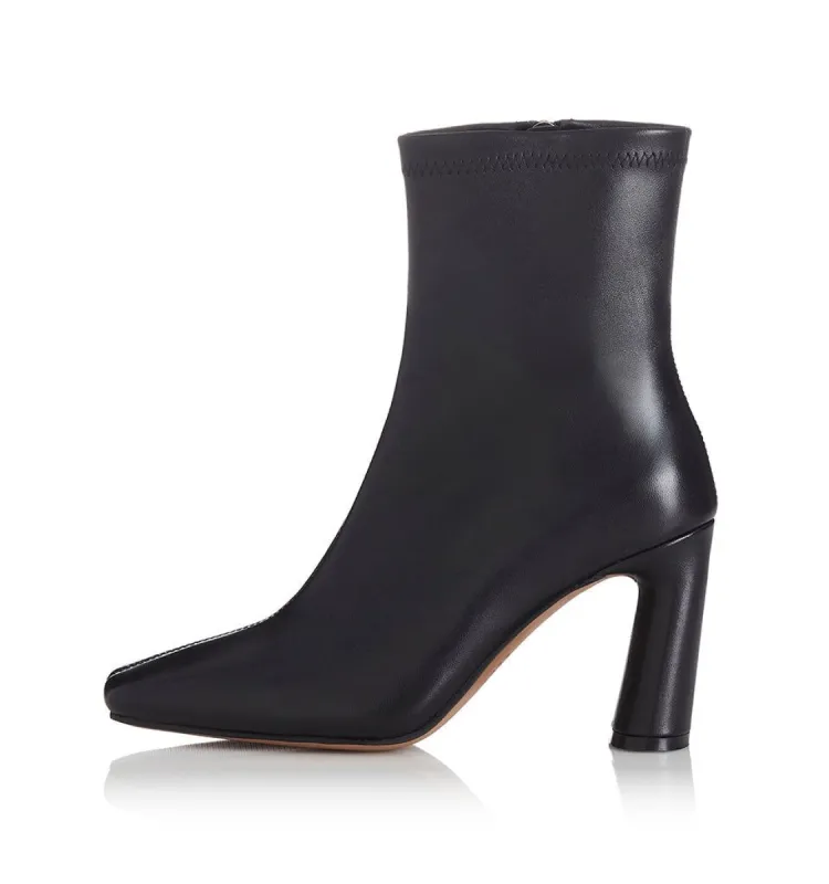 Eve sold by Alias Mae