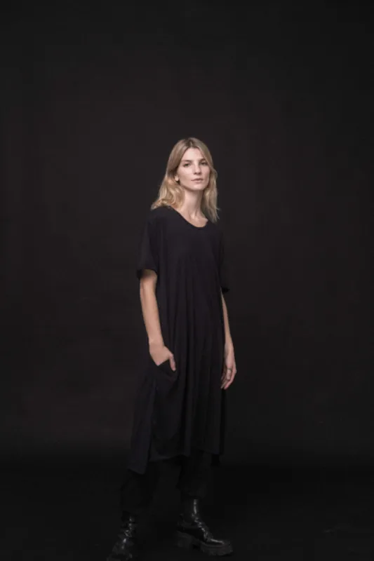 EXTRA LONG BLK T-SHIRT sold by neutra