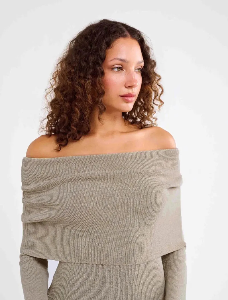 Winona Maxi Dress | Oyster sold by Rumored product image thumbnail 5