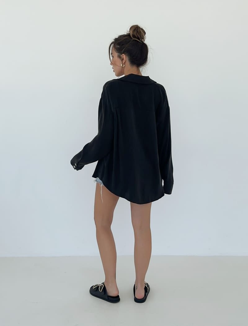 Riverside Button Up | Black sold by Rumored product image thumbnail 6