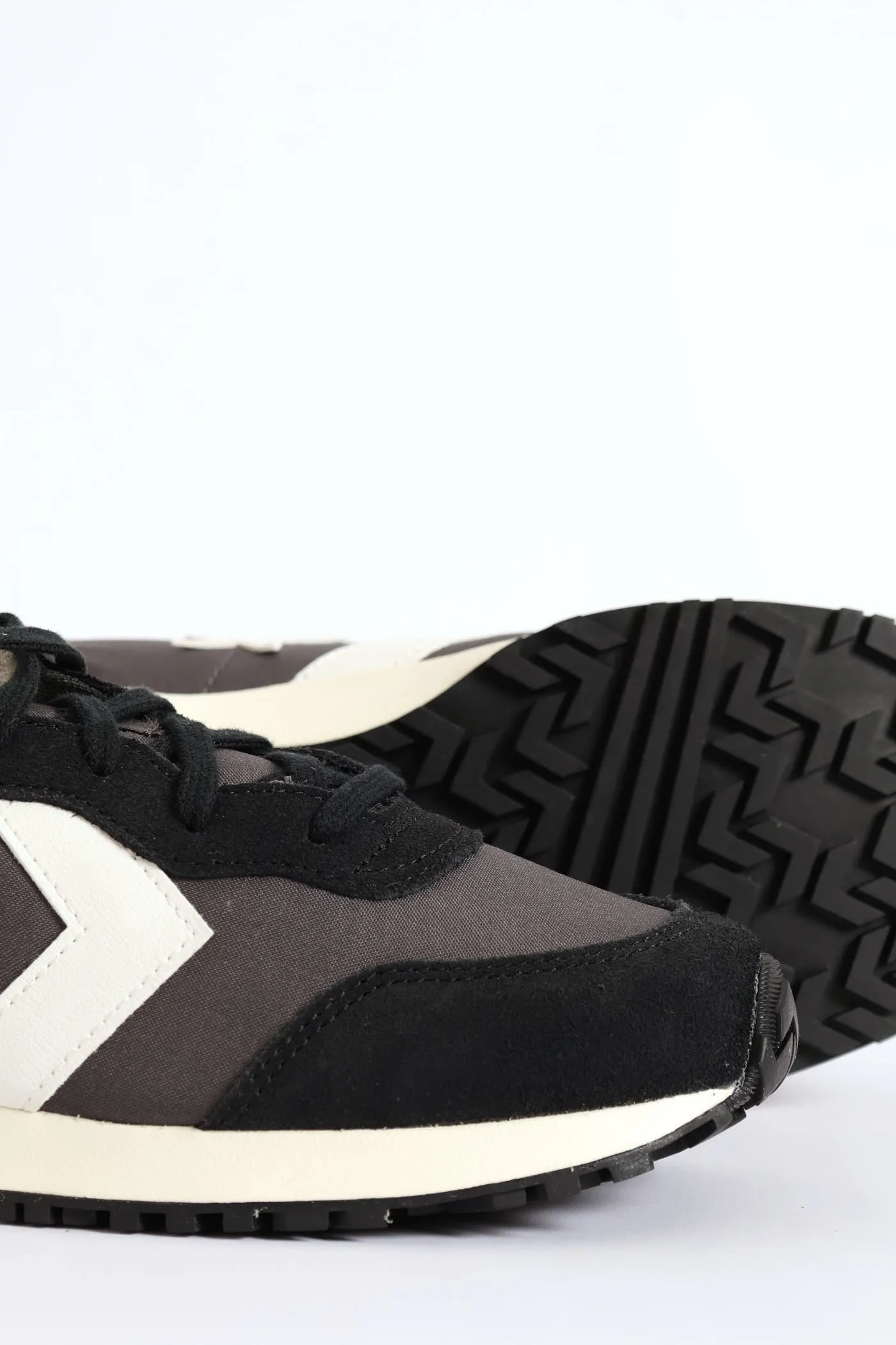 Omega Trainer - Black sold by Edgars product image thumbnail 2