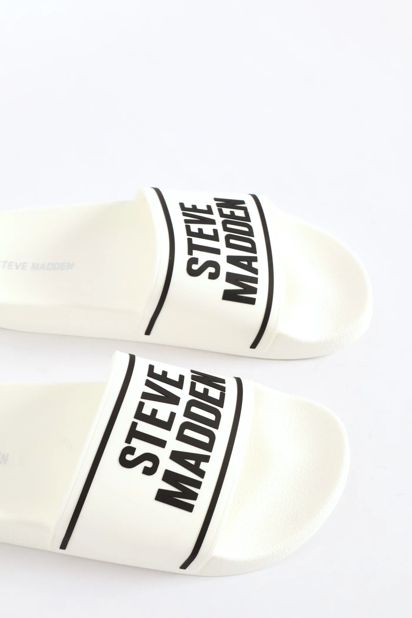 Surfer Logo Slide - White/Black sold by Edgars product image thumbnail 2