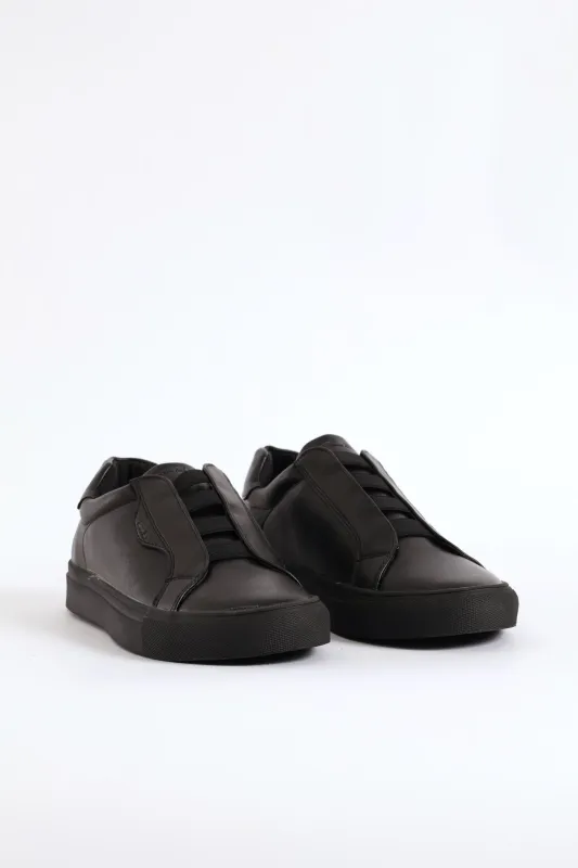 Axel Elastic Lace Sneaker - Black sold by Edgars