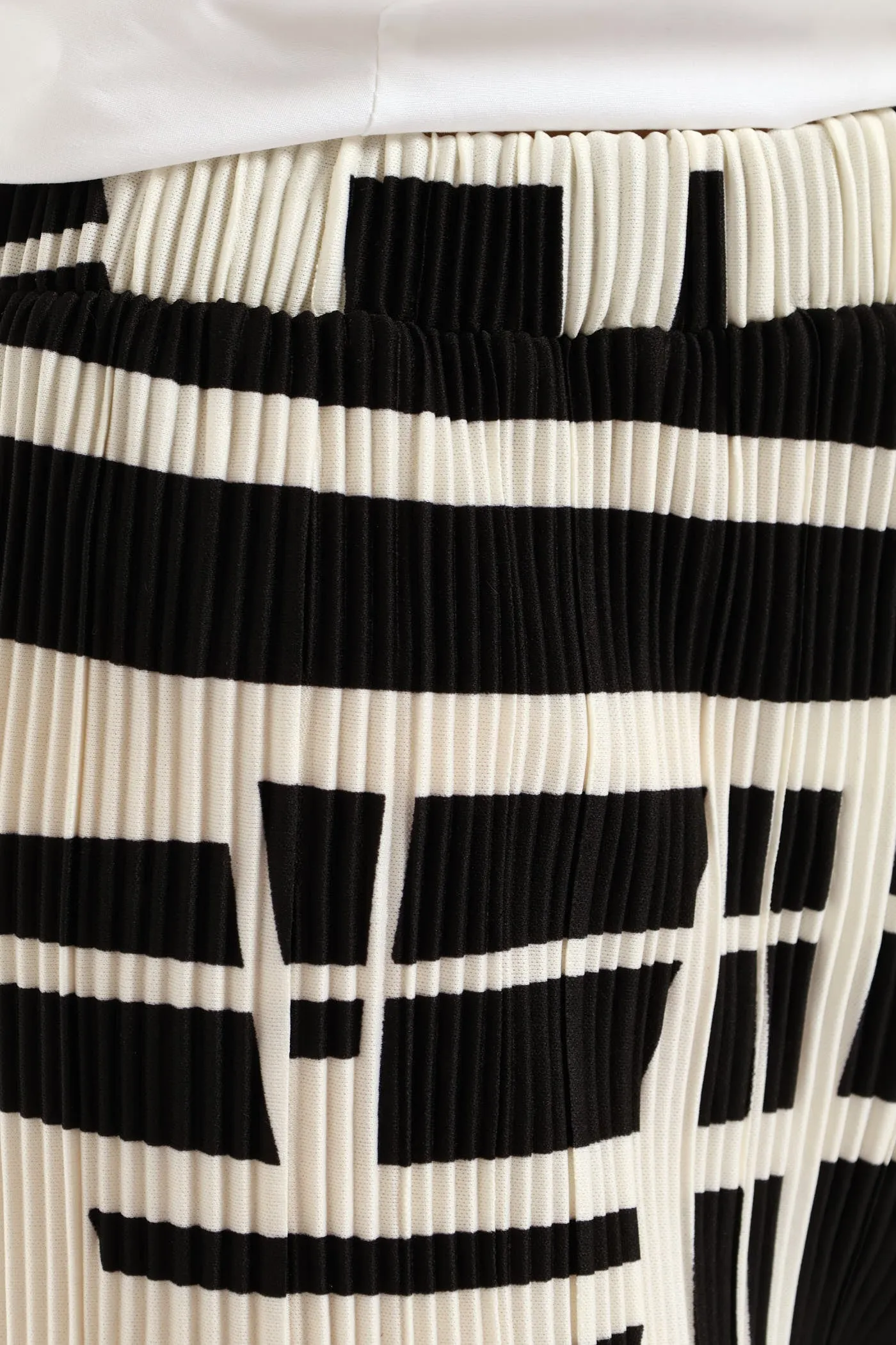 Monochrome Plisse Wide Leg Pant - Black/Cream sold by Edgars product image thumbnail 3