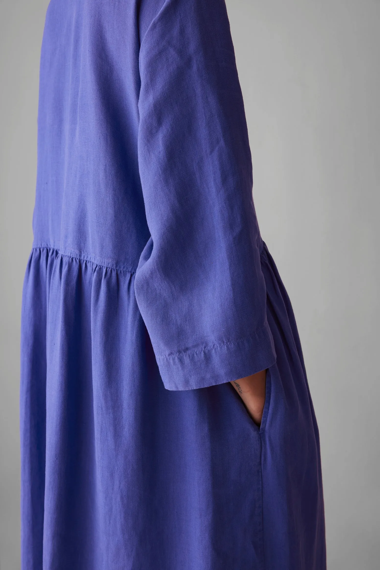 V-Neck Garment Dyed Linen Dress | Bilberry sold by TOAST product image thumbnail 4