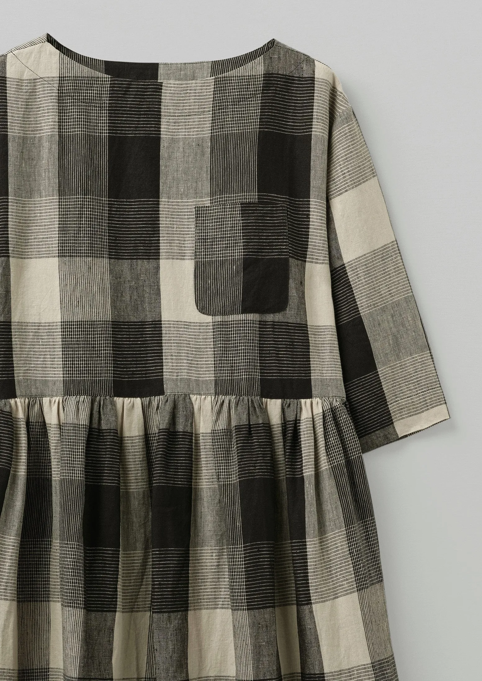 Oversized Landscape Check Linen Dress | Charcoal/Oat sold by TOAST product image thumbnail 4