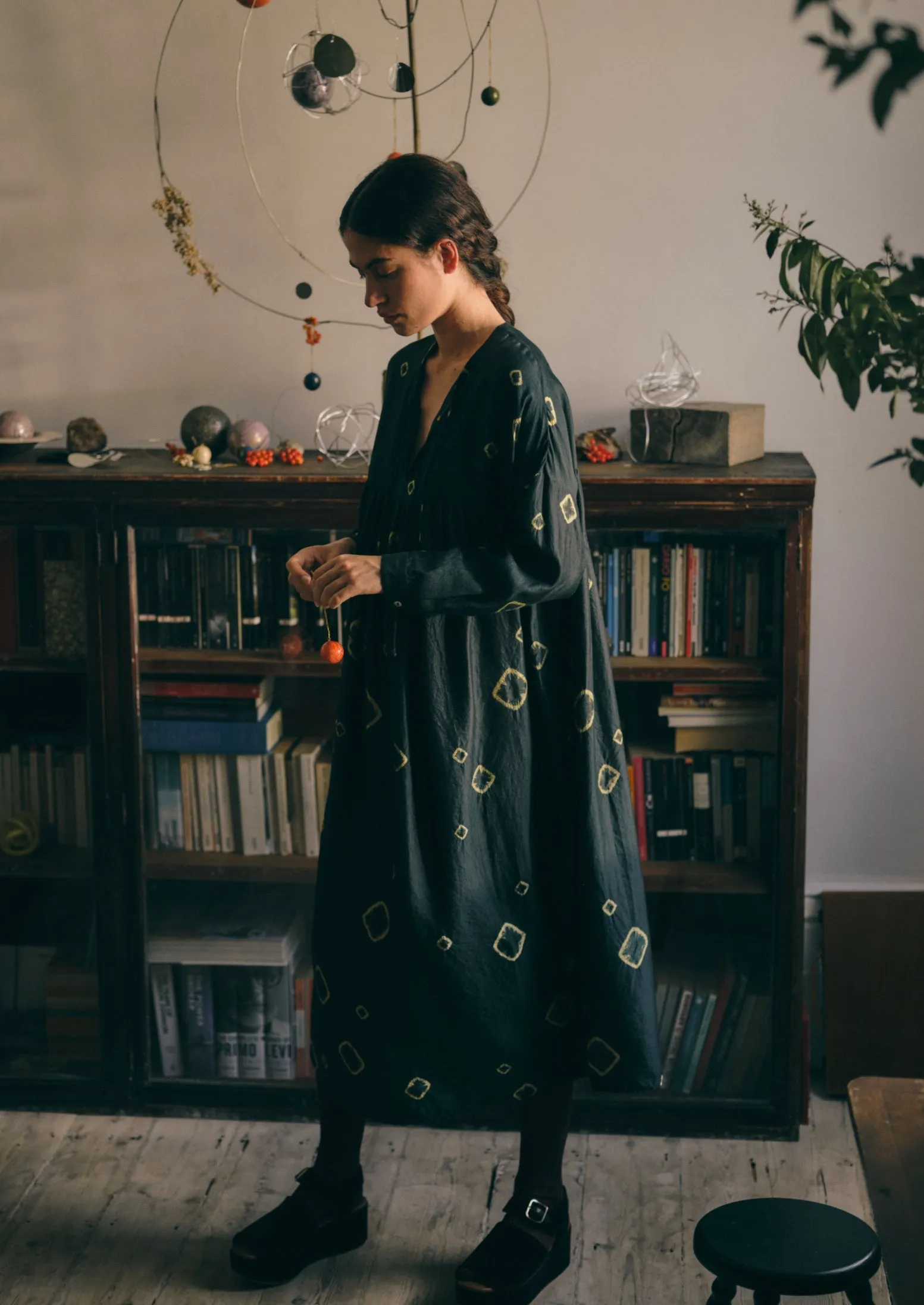 Chie Mihara Velvet Platform Shoes | Chocolate sold by TOAST product image thumbnail 4