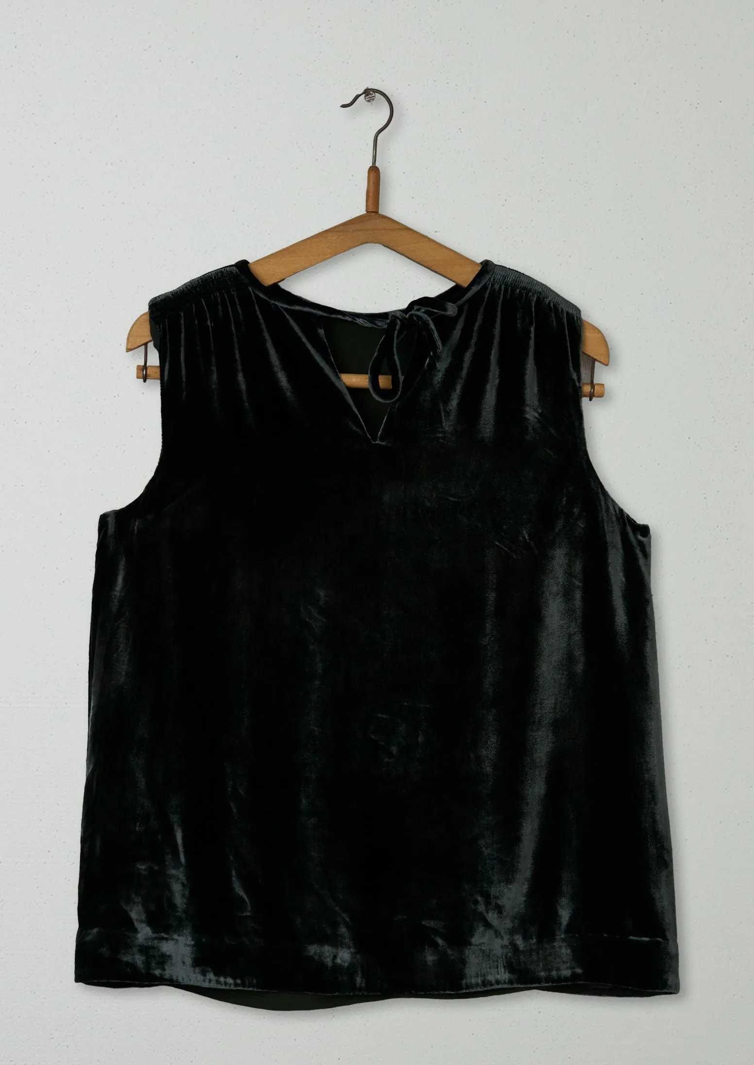 Reworn Silk Velvet Sleeveless Top Size 10 (269) | Black Olive sold by TOAST product image thumbnail 2